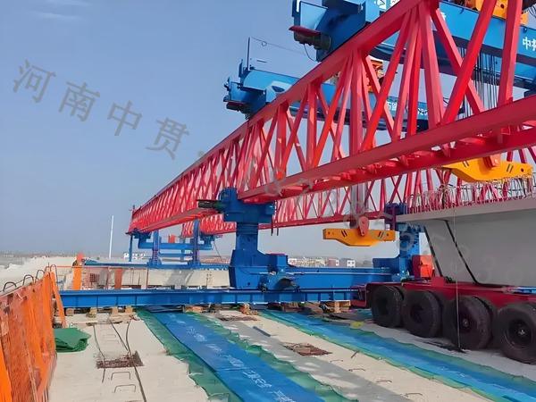 中建三局公路项目180吨自平衡架桥机